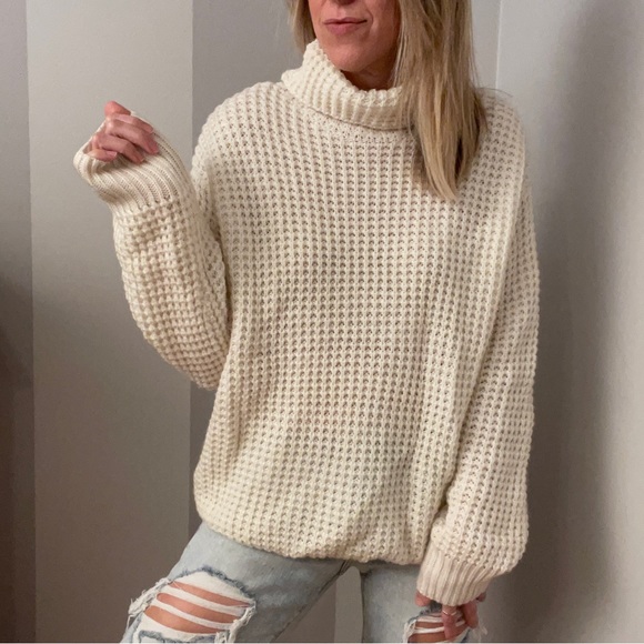 Chunky Warm Winter White Turtleneck Knit Sweater - Picture 4 of 9
